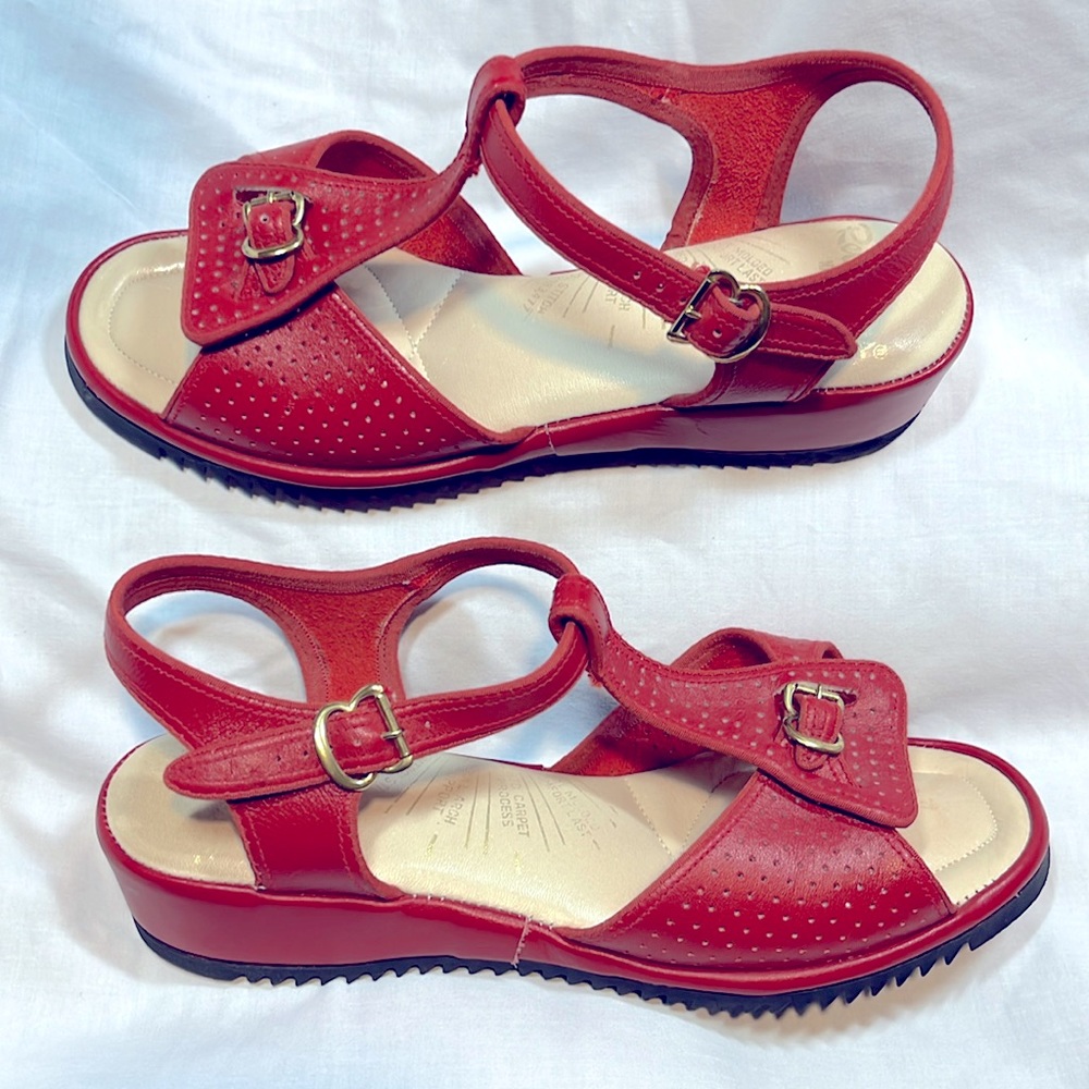 NWOT Revelations Made in USA Leather Buckle SANDALS Women’s 6.5 WW Open Toe Red